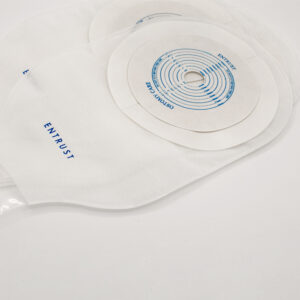 12-one-piece-drainable-pouch-extended-wear-transparent-clip-closure